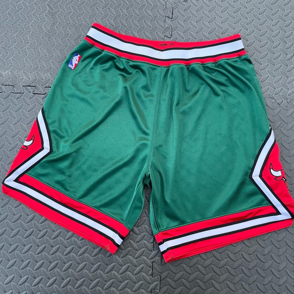 Chicago Bulls Authentic M&N Shorts sz 48 XL